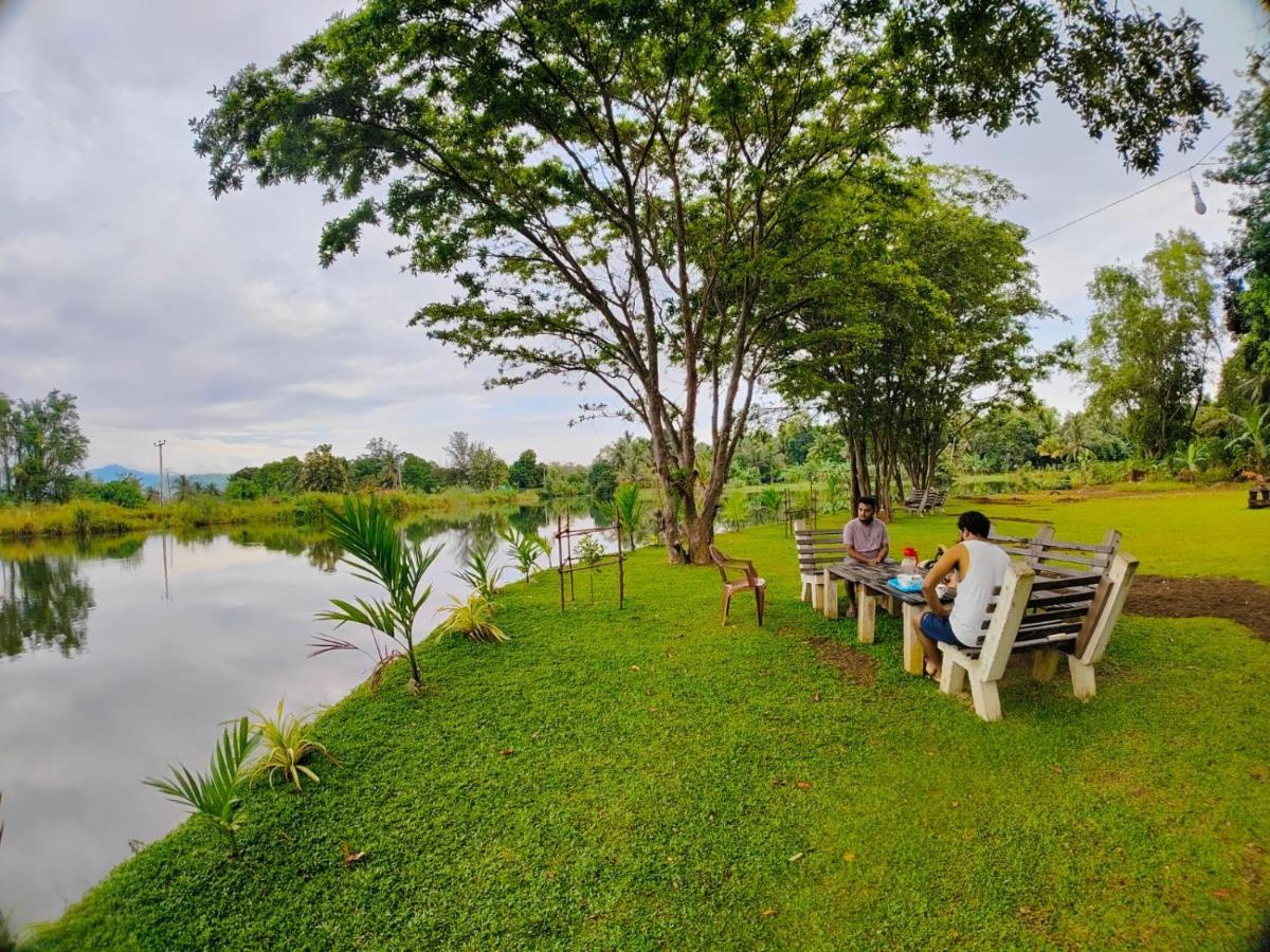 Canal Side Safari Resort Udawalawe Esterno foto