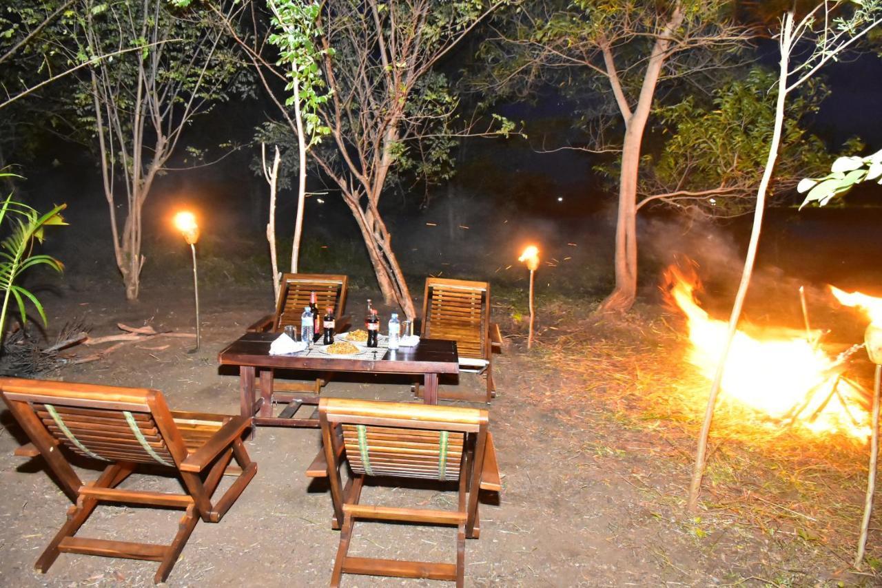 Canal Side Safari Resort Udawalawe Esterno foto